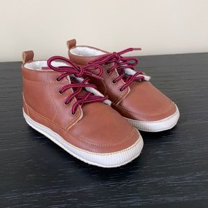 NWOT Baby Gap Red Lace up Sherpa lined Tan Brown booties boots size 18-24 months